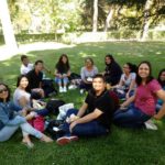 Ellien Barbosa, no parque com colegas de classe