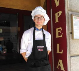 Étudiant du cours d'espagnol et stage dans l'hôtellerie et la restauration