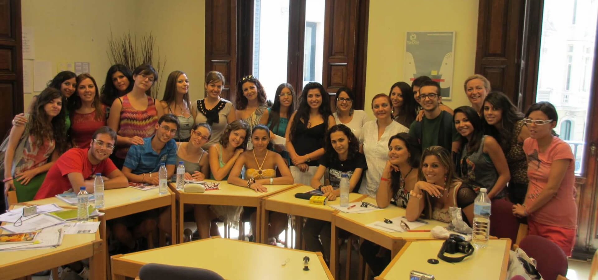 Foreign girls and boys who receive a Spanish course, pose for a photo