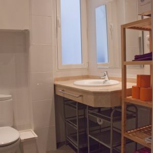 Summer shared flat bathroom, TANDEM Madrid