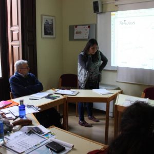 Student talking about her country in Spanish, TANDEM Madrid